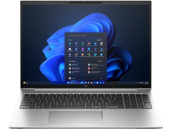 Gümüş rengi dizüstü bilgisayar ekranında Windows 11 başlangıç menüsü.