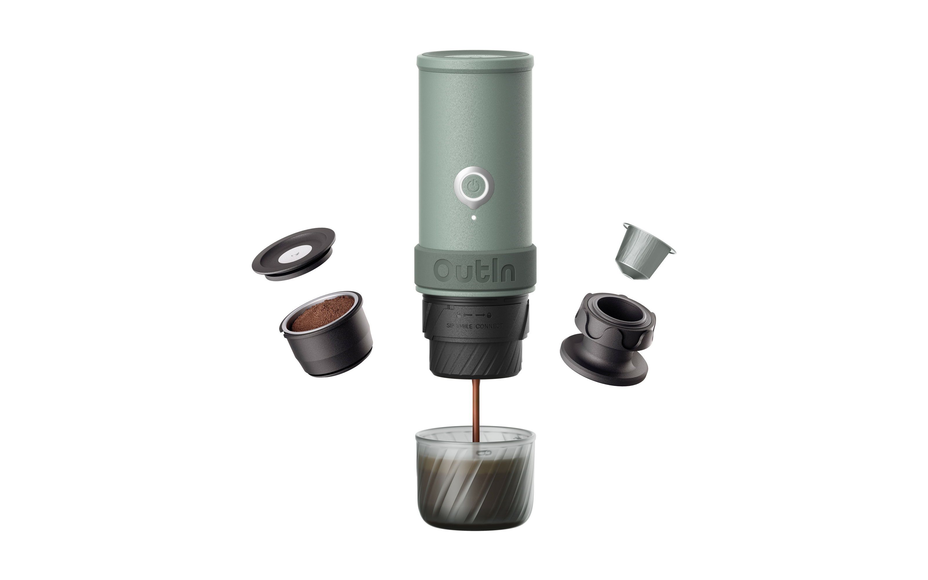 Cafetera verde con accesorios, café fluyendo a vaso.