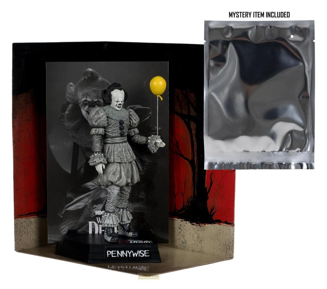 Pennywise-Figur mit Ballon neben einer Mystery-Tüte. Dunkler Hintergrund.