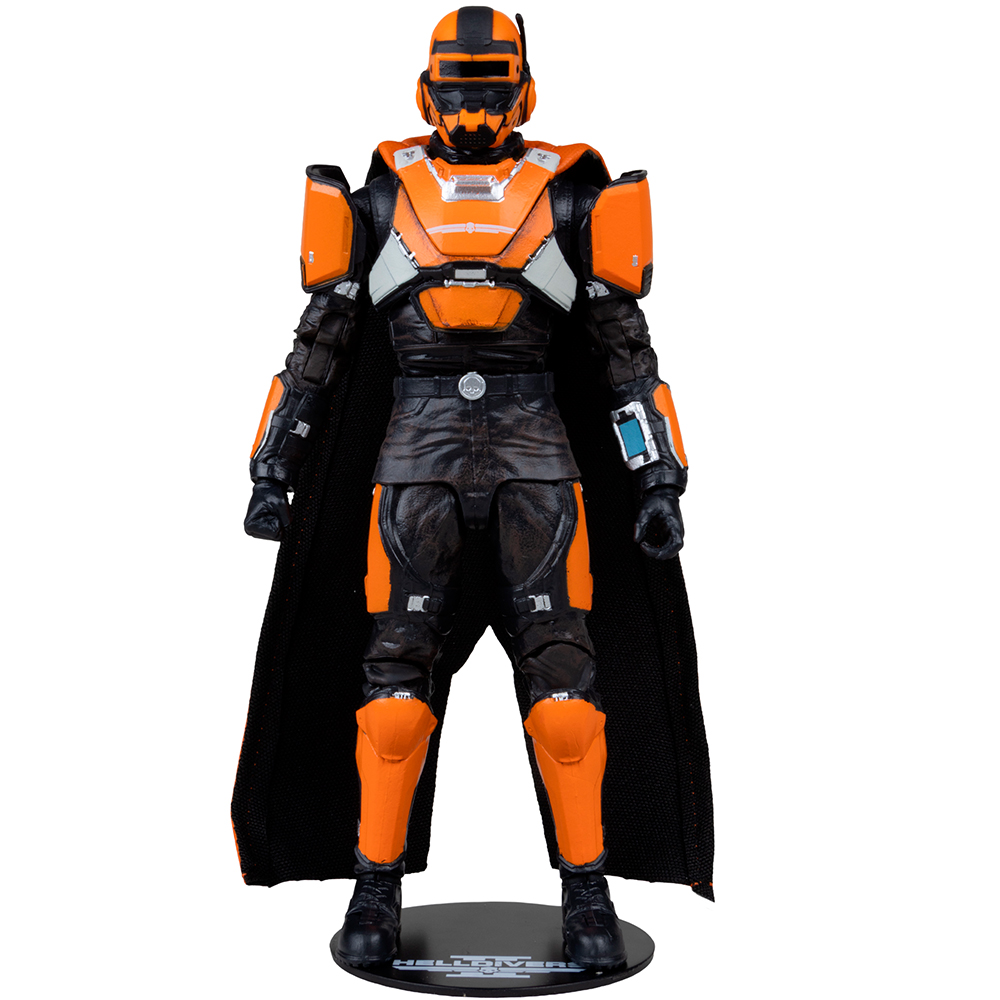 Eine Figur in orange-schwarzer Rüstung, trägt einen schwarzen Umhang. Steht auf schwarzem Sockel.