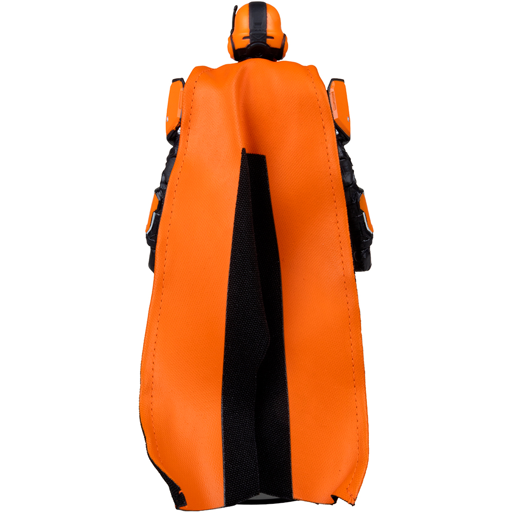 Rückansicht einer Actionfigur mit orangefarbenem Umhang und schwarzem Streifen.