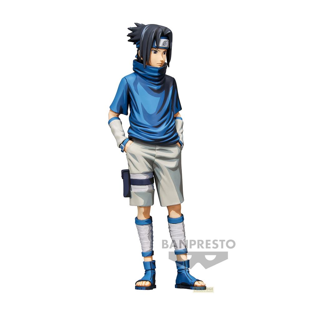 Figura de Sasuke Uchiha de Naruto, viste un top azul y pantalones cortos grises.