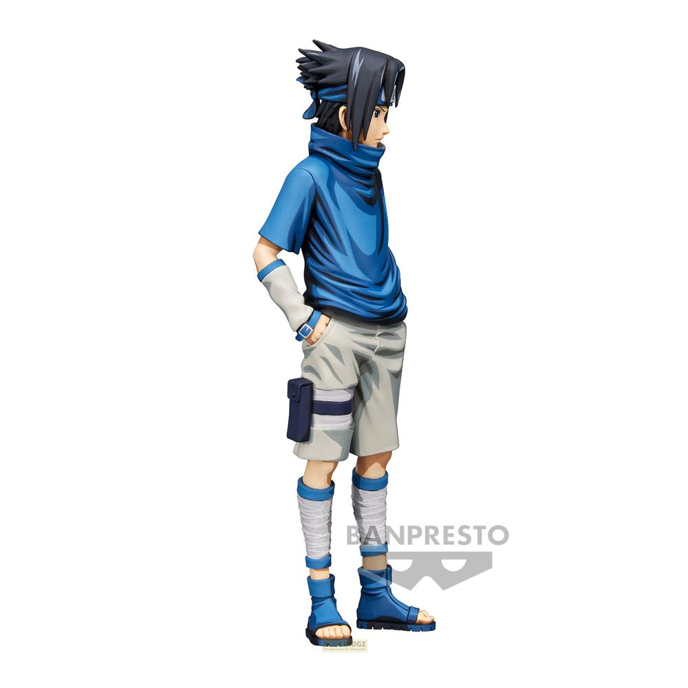 Una figura de personaje de anime con camisa azul y pantalones cortos grises.