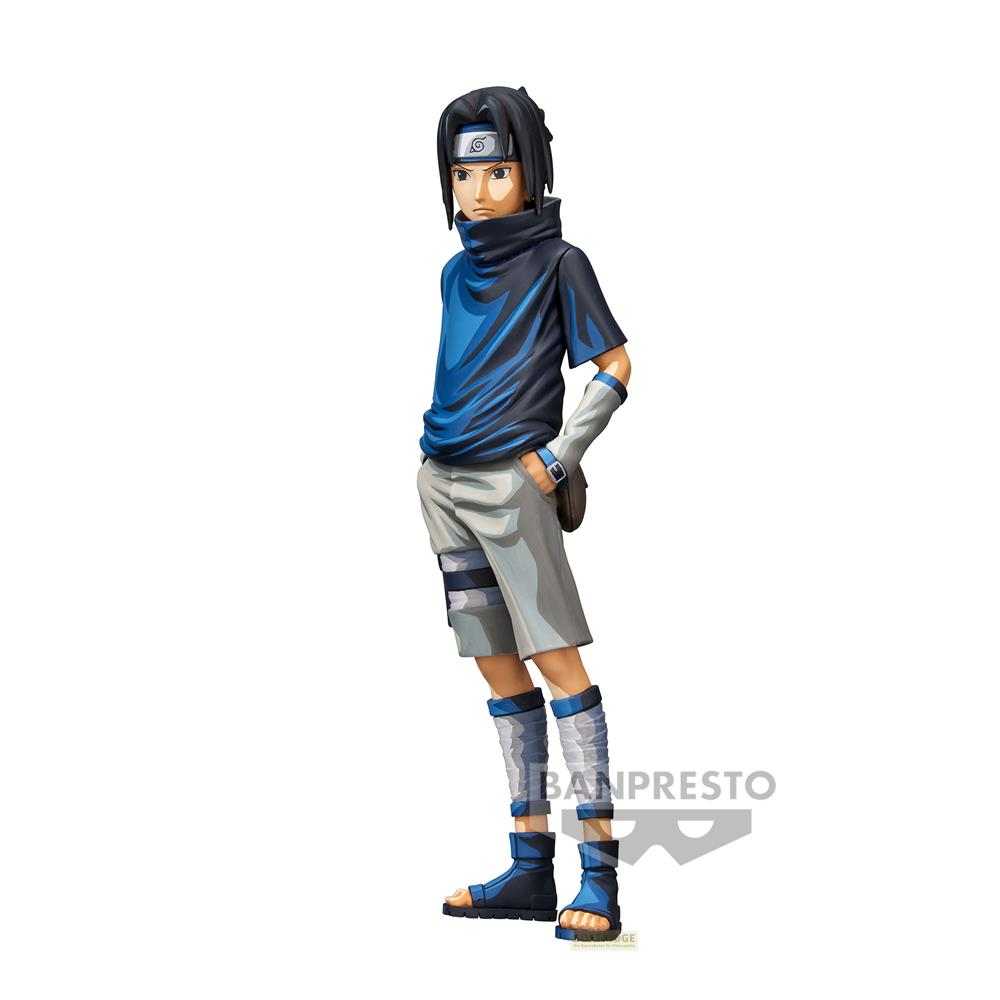 Una figura del personaje Sasuke Uchiha con top azul, pantalones grises y sandalias azules.
