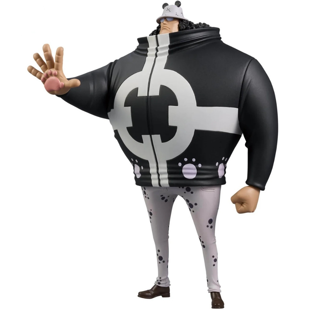 Figura con chaqueta negra, logo blanco, pantalones blancos con manchas negras y sombrero de oso.