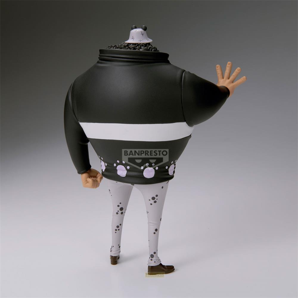 Una figura con chaqueta negra, raya blanca y pantalones de lunares.