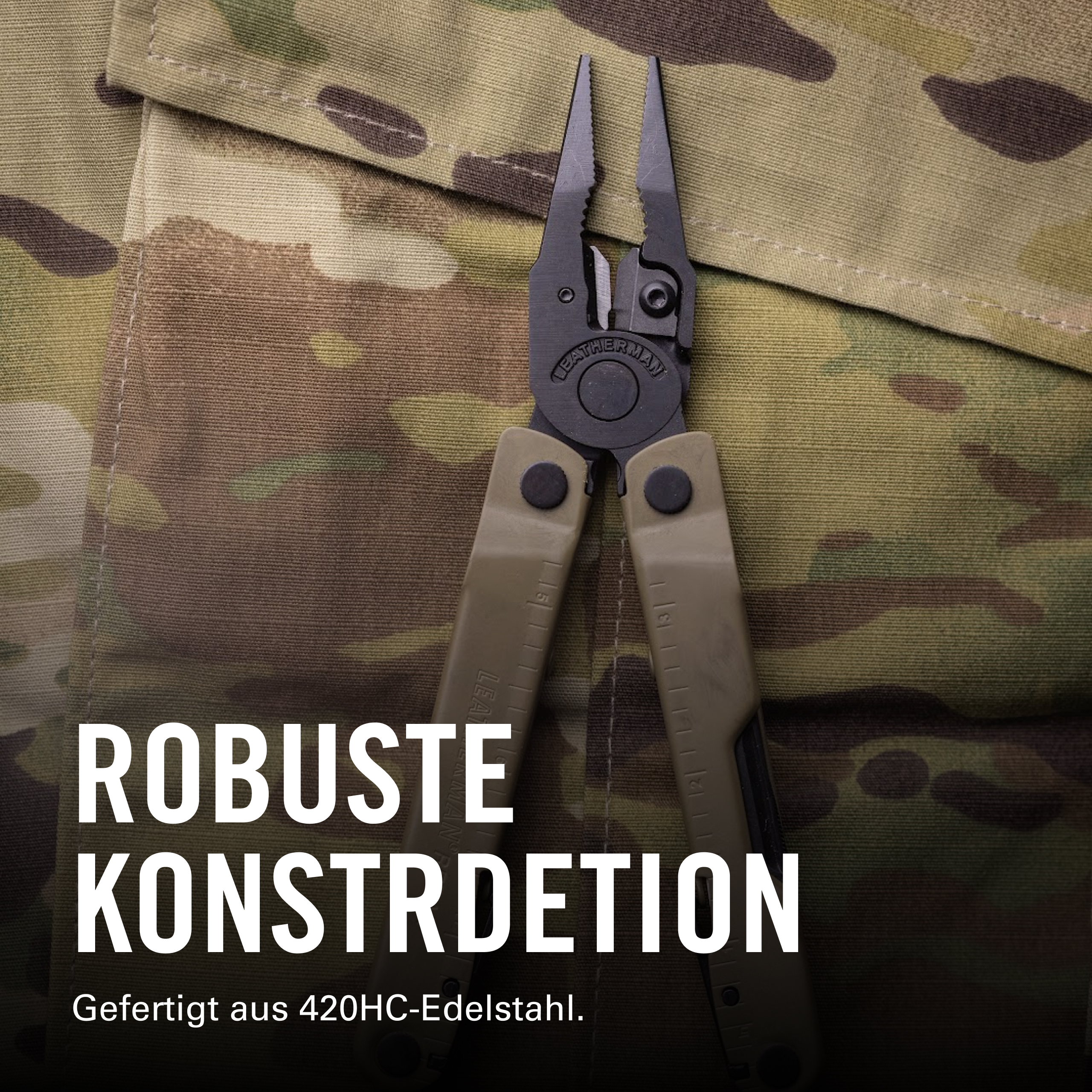 Ein schwarzes Multitool mit Zange liegt auf Tarnstoff. "ROBUSTE KONSTRDETION" ist zu sehen.