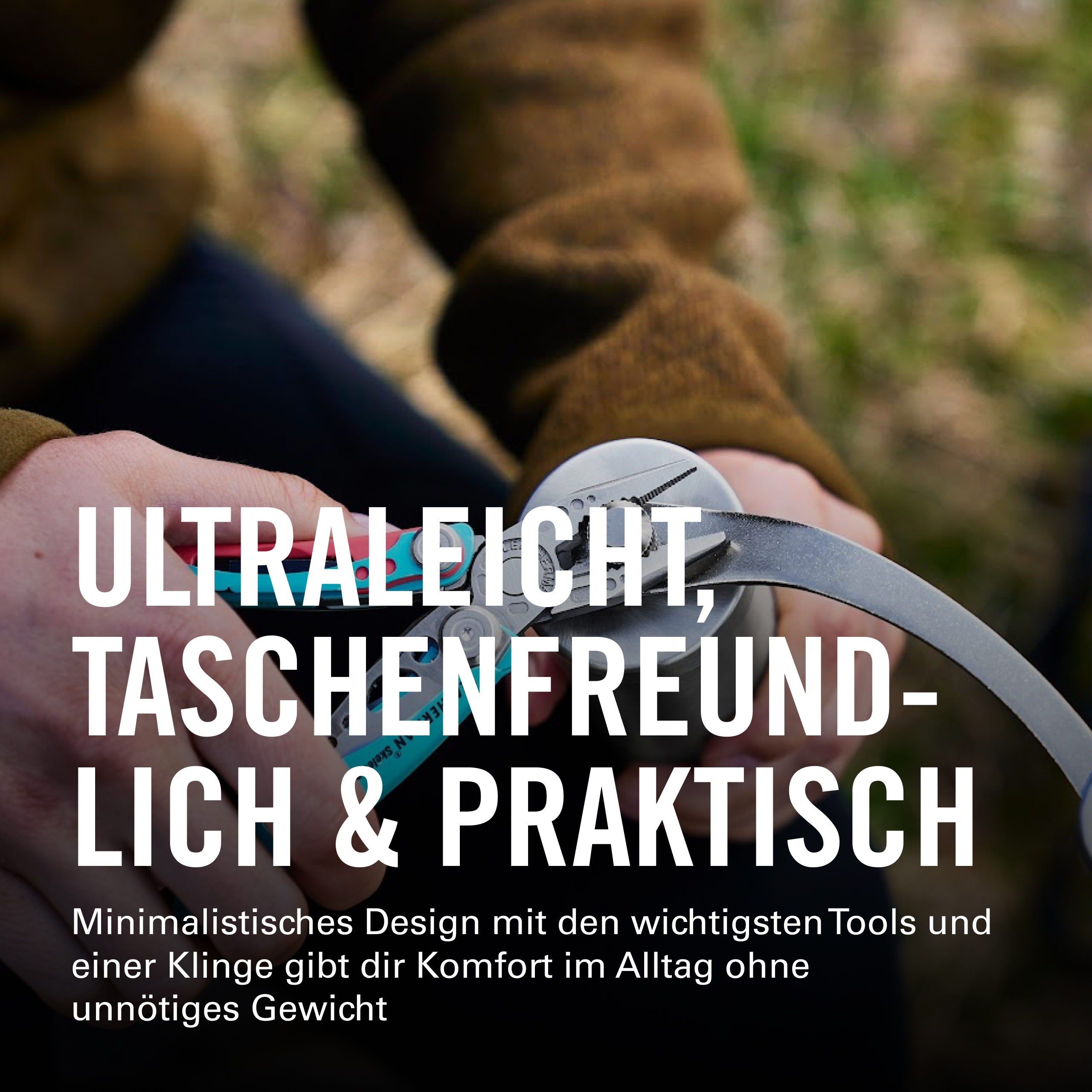 Hände halten ein Werkzeug mit weißer Schrift: Ultraleicht, taschenfreundlich & praktisch.