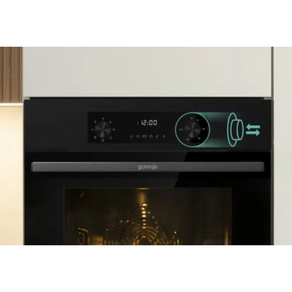 Primo piano del pannello di controllo di un forno nero con display digitale e manopole.