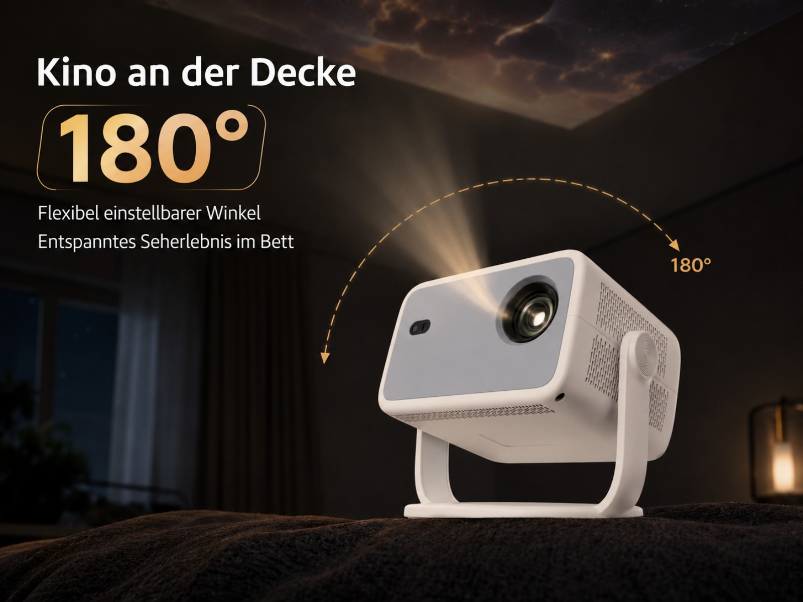 Ein weißer Projektor leuchtet auf eine Decke, 180° einstellbar.