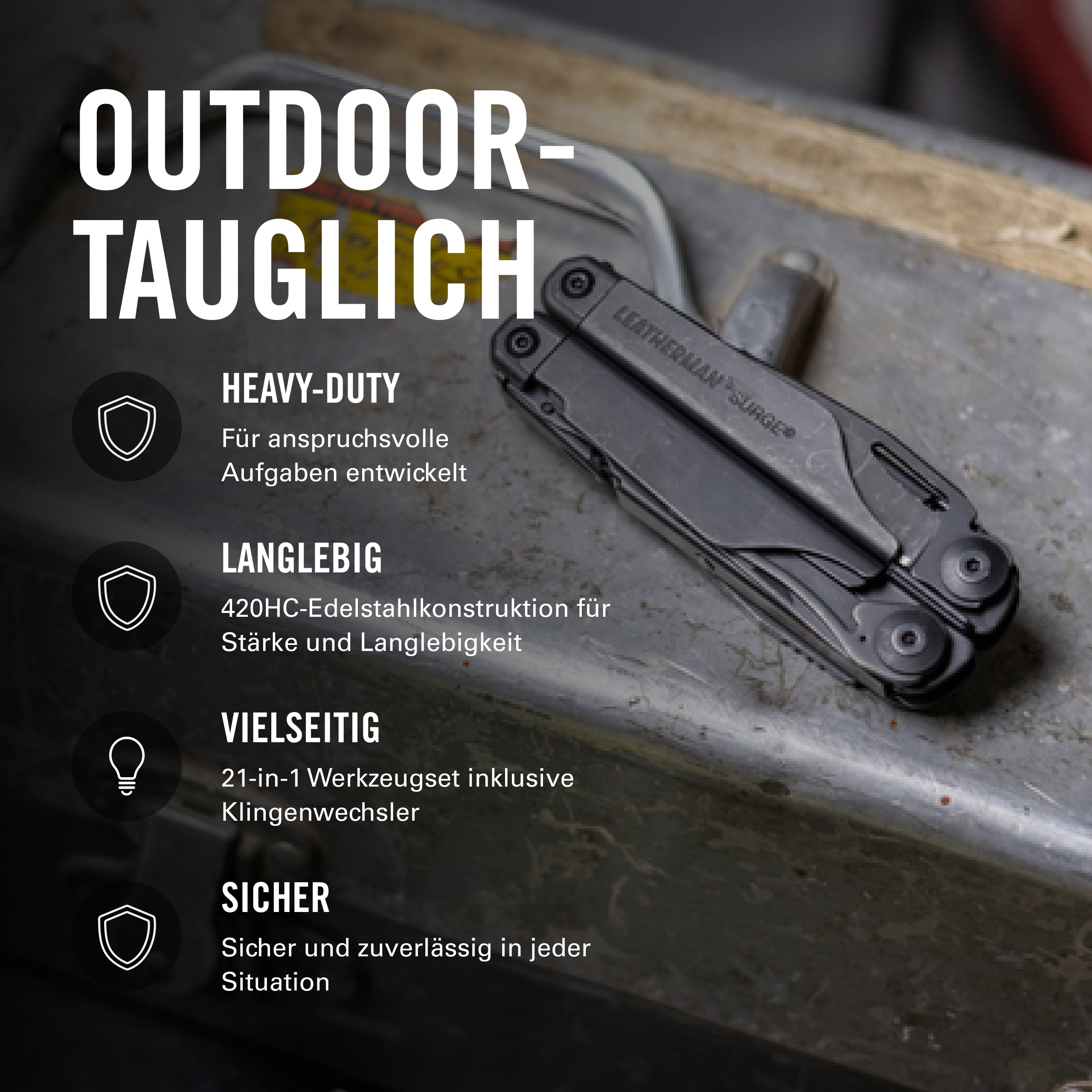 Ein schwarzes Leatherman Surge Multitool liegt auf einer metallischen Oberfläche.