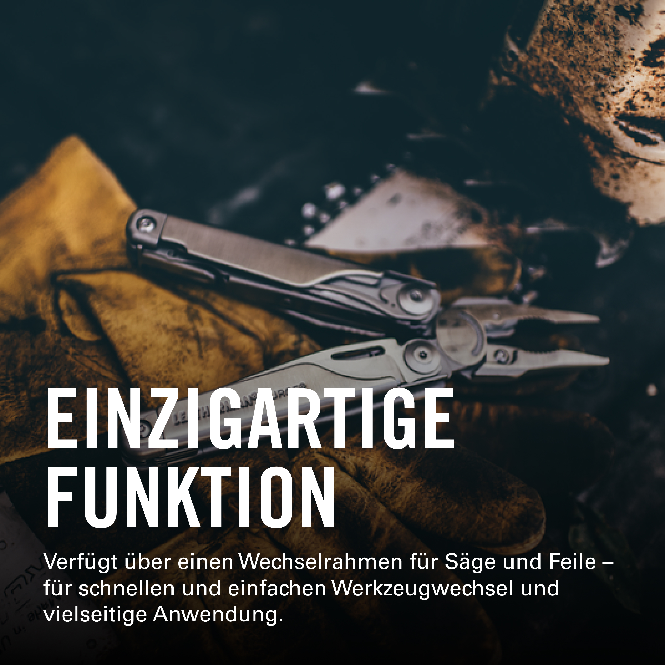 Ein Multitool liegt auf braunen Arbeitshandschuhen. Weiße Schrift.