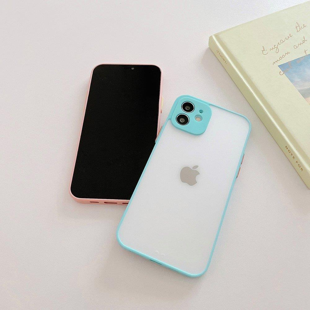Due iPhone accanto a un taccuino. Uno rosa, l'altro trasparente con bordo blu.