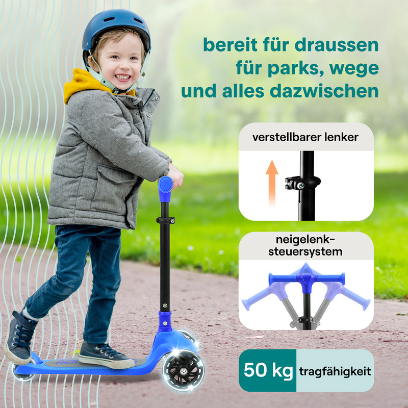 Ein Junge fährt einen blauen Roller mit leuchtenden Rädern im Freien.