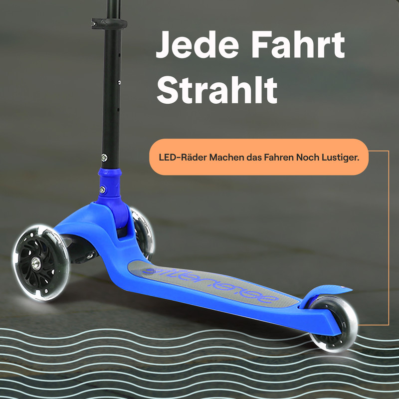 Ein blauer Dreirad-Scooter mit leuchtenden Rädern steht auf grauem Untergrund.