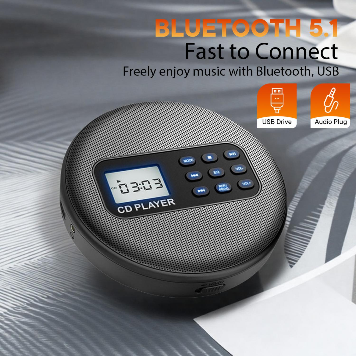 Ein tragbarer CD-Player mit Bluetooth 5.1 und USB-Anschluss auf einer gemusterten Oberfläche.