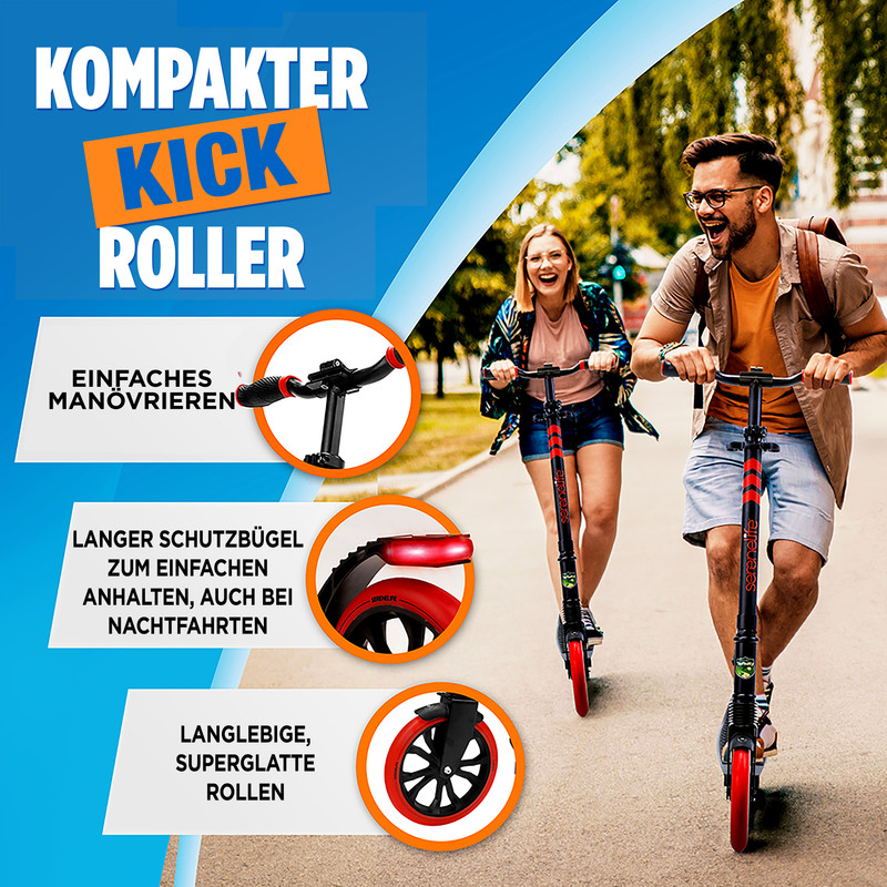 Ein Paar fährt an einem sonnigen Tag Roller, mit Text, der „Kompakter Kick Roller“ und Funktionen wie einfaches Manövrieren und langlebige Räder bewirbt.