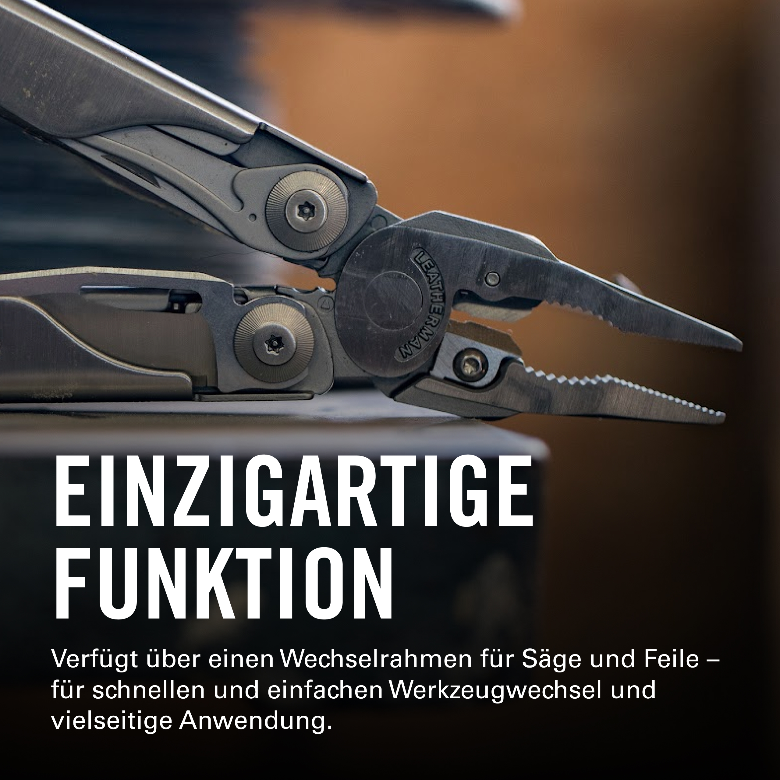 Ein Leatherman Multitool mit Zange, Säge und Feile.