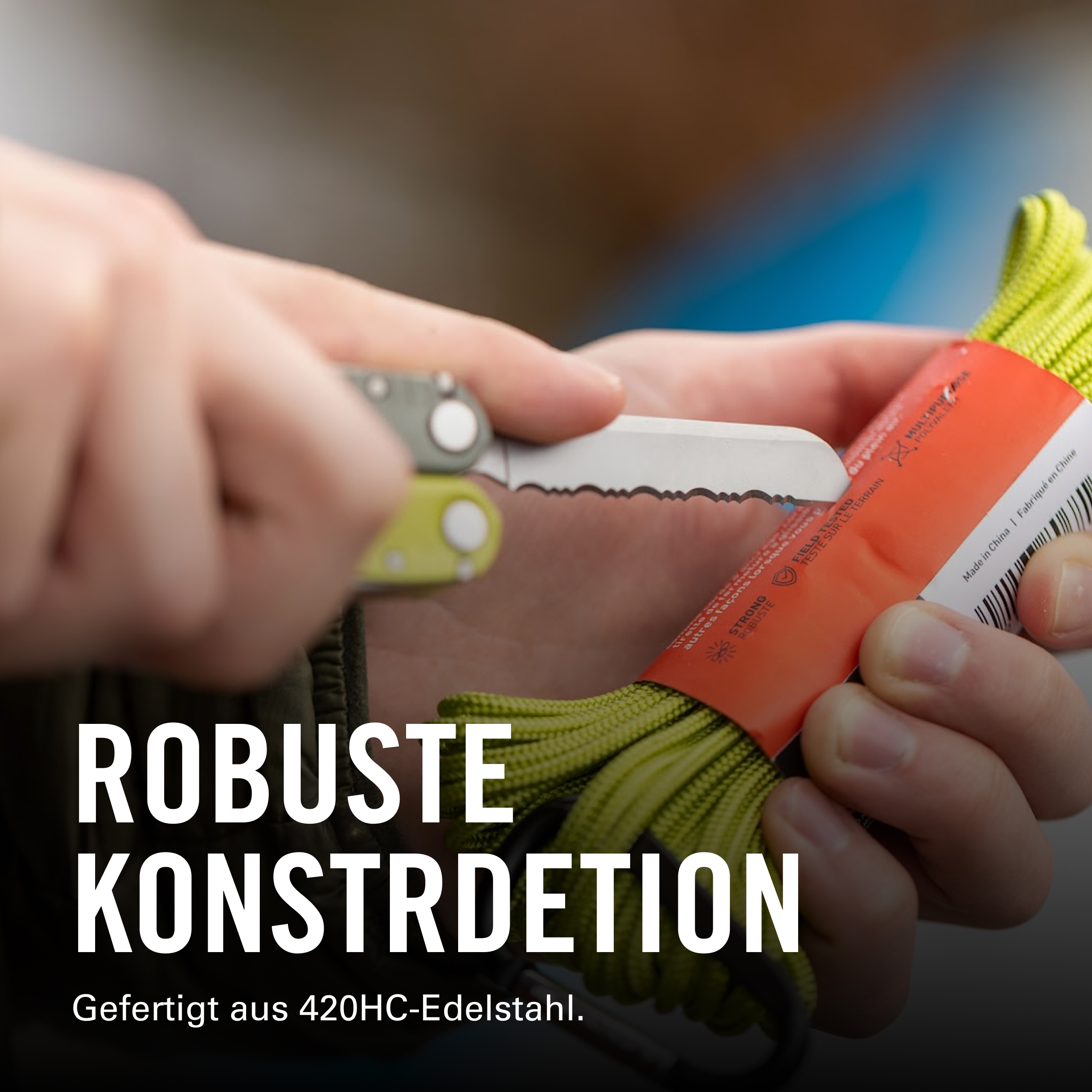 Eine Person benutzt ein Messer, um ein Seil zu schneiden. Text: ROBUSTE KONSTRDETION.