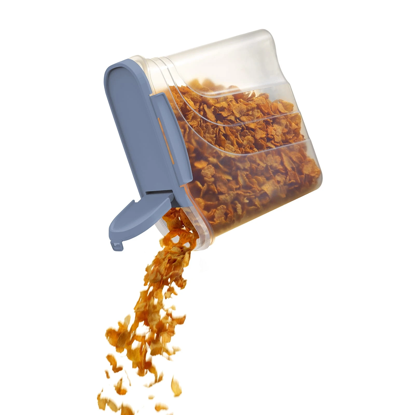 Przezroczysty pojemnik z niebieską pokrywką, z którego na białym tle sypią się płatki kukurydziane.