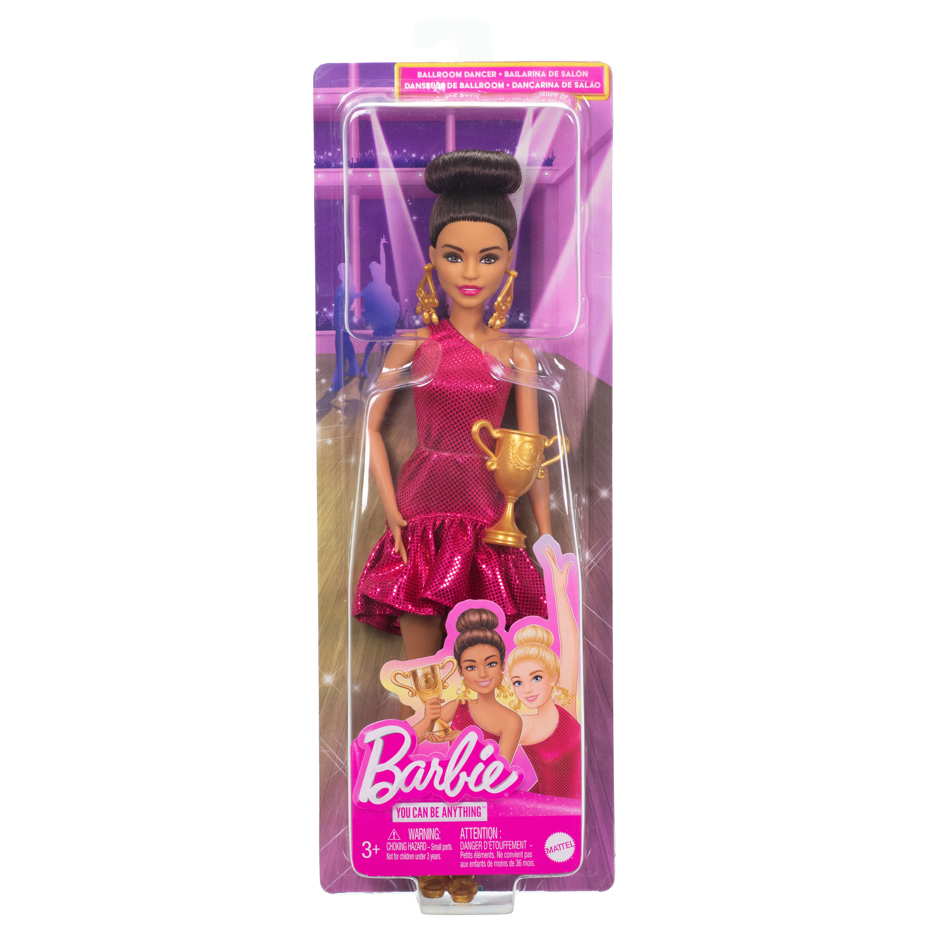 Muñeca Barbie bailarina de salón con vestido rosa y trofeo.