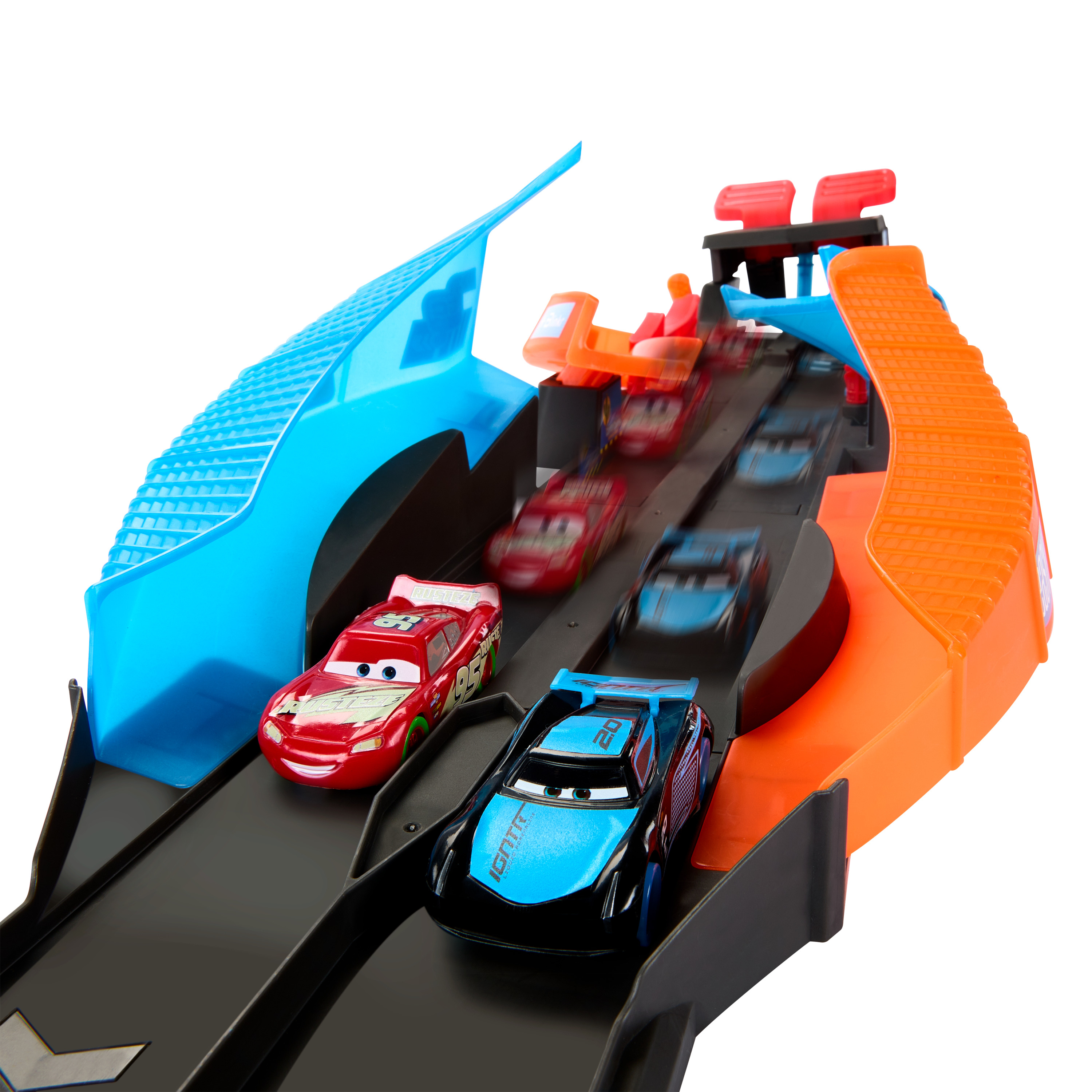 Spielzeugautos rasen auf einer Rennbahn mit blauen und orangen Elementen.