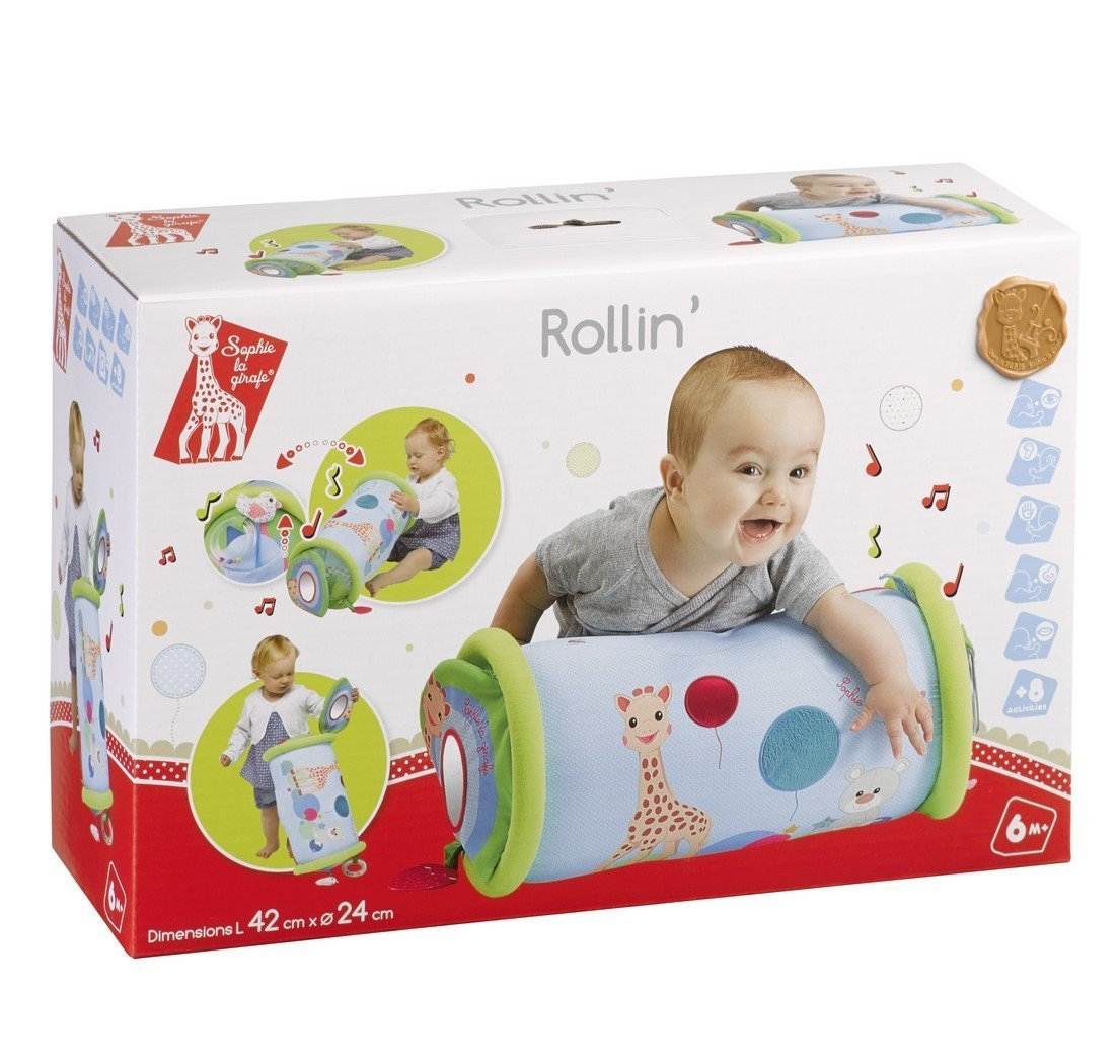 Una caja de juguetes para bebé con un bebé feliz sobre un rodillo inflable azul y verde, con una jirafa y globos.