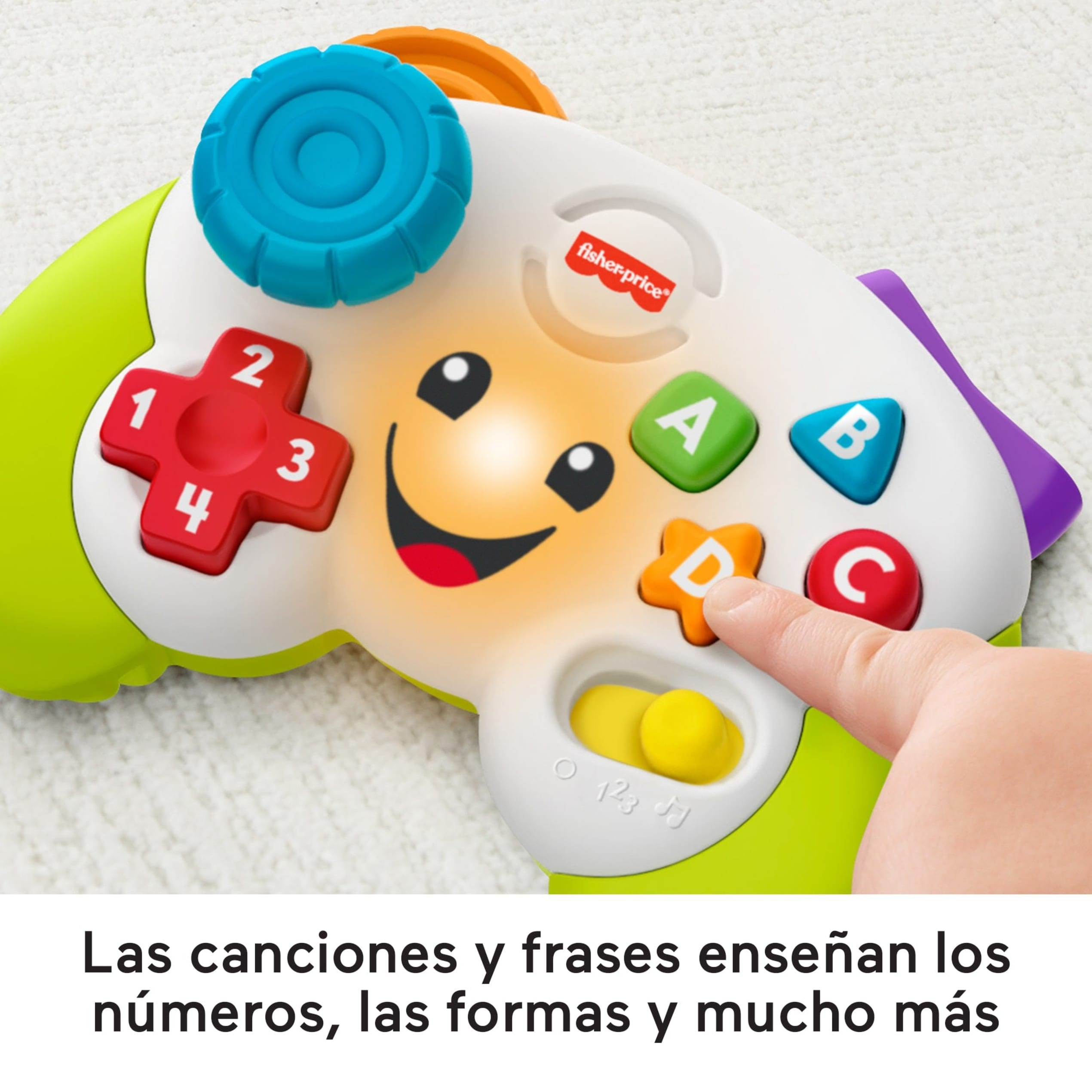 Una mano de niño presiona un botón en un juguete colorido de Fisher-Price, con una cara sonriente y letras/números.