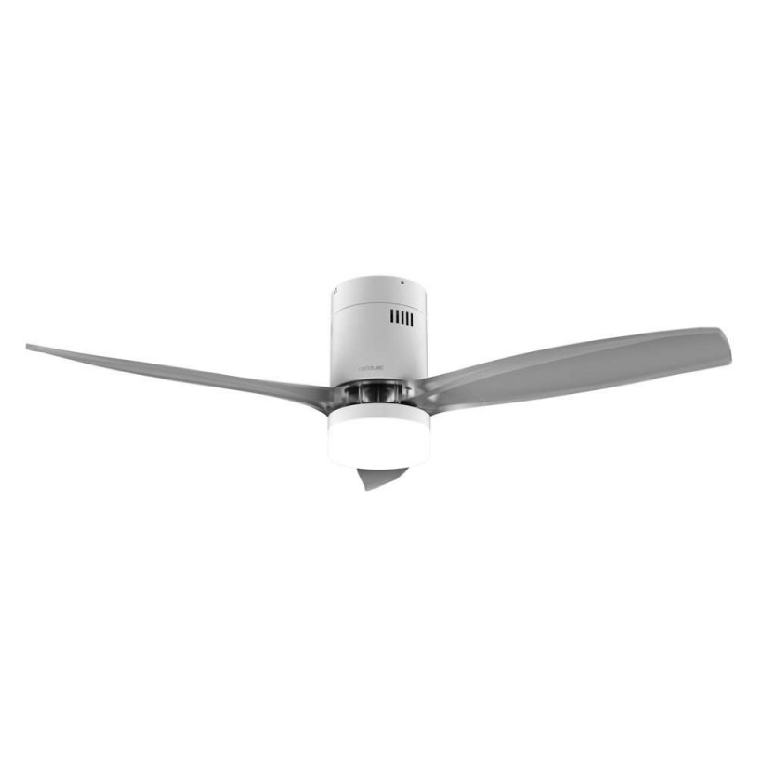 Un ventilador de techo blanco con tres aspas grises y una luz. Aislado en blanco.