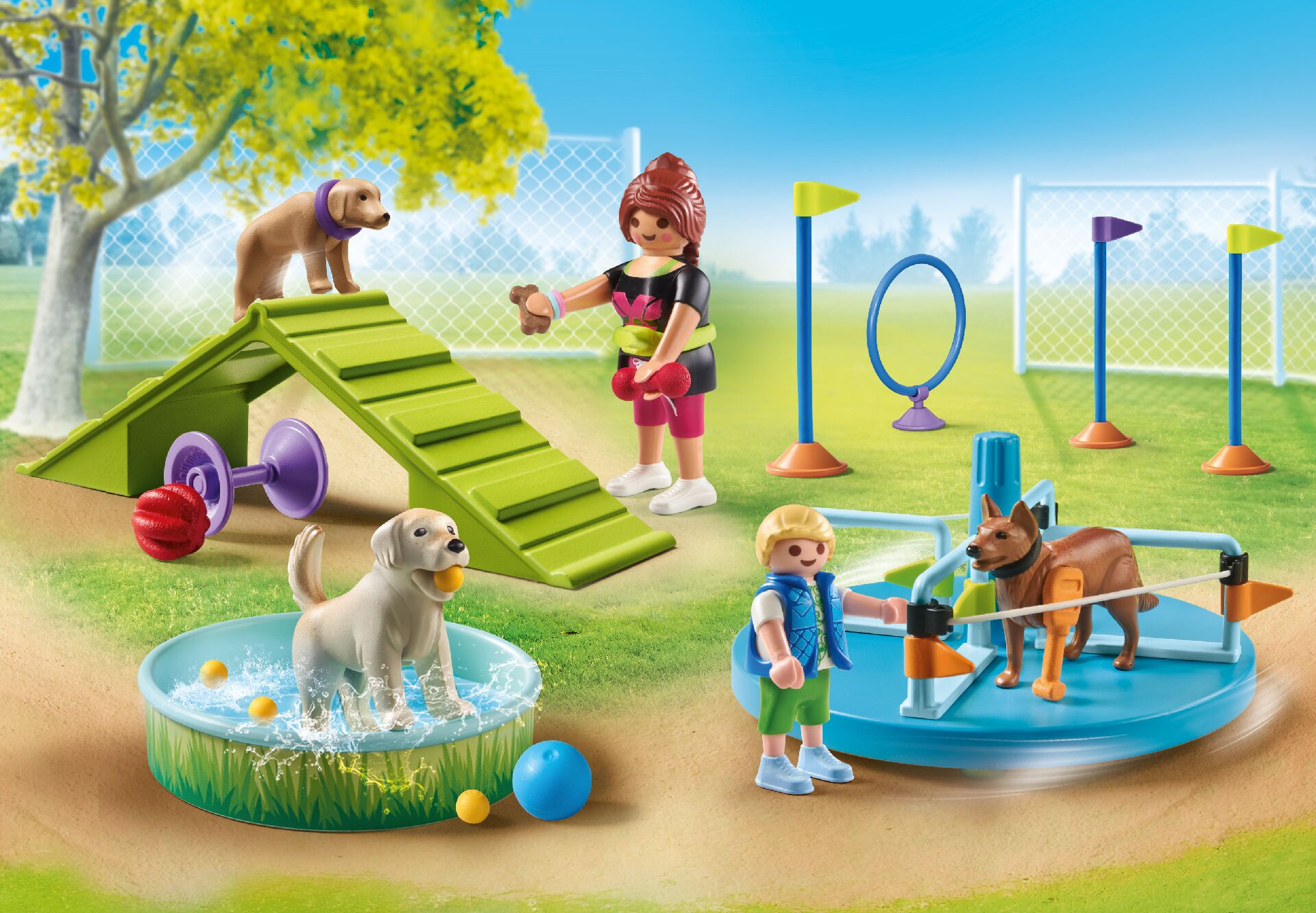 Set de entrenamiento canino Playmobil con circuito de agilidad, piscina y carrusel.