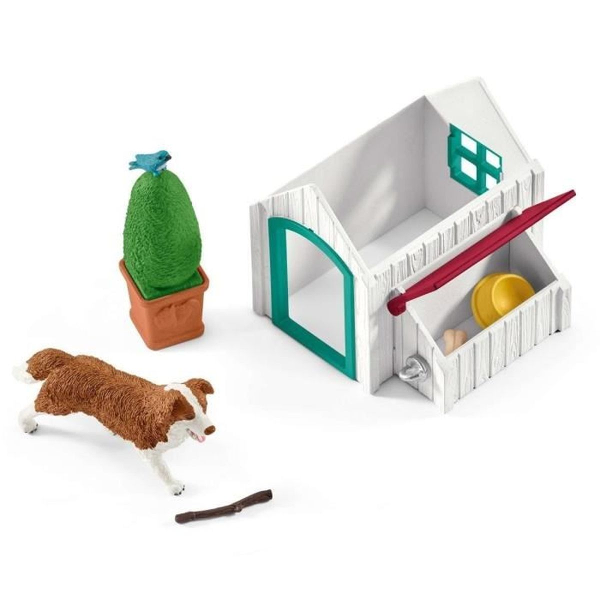 Ein Hund spielt mit einem Stock vor einem weißen Stall mit Topf und Vogel.