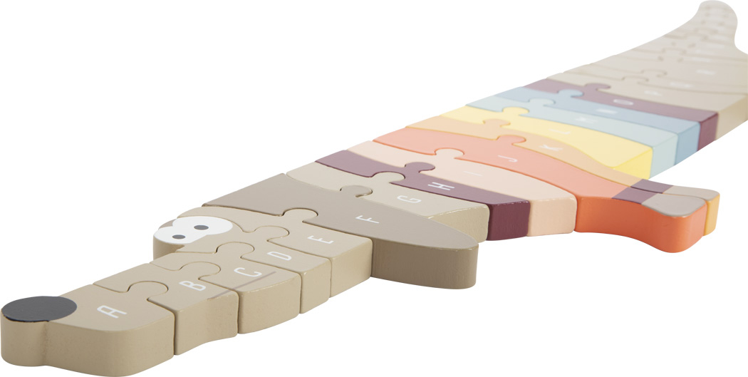 Un rompecabezas de madera con forma de perezoso, con segmentos corporales de colores pastel y letras A-I.