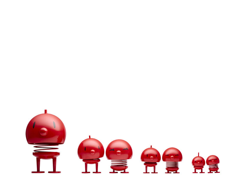 Una fila di figure rosse con colli a molla su sfondo bianco.