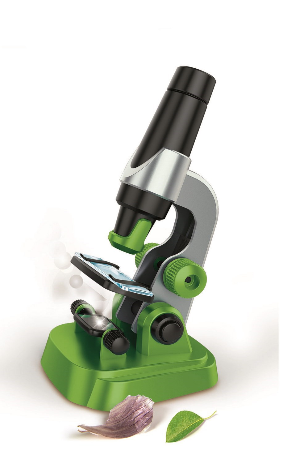Un microscope vert et argenté avec des détails noirs, sur fond blanc.