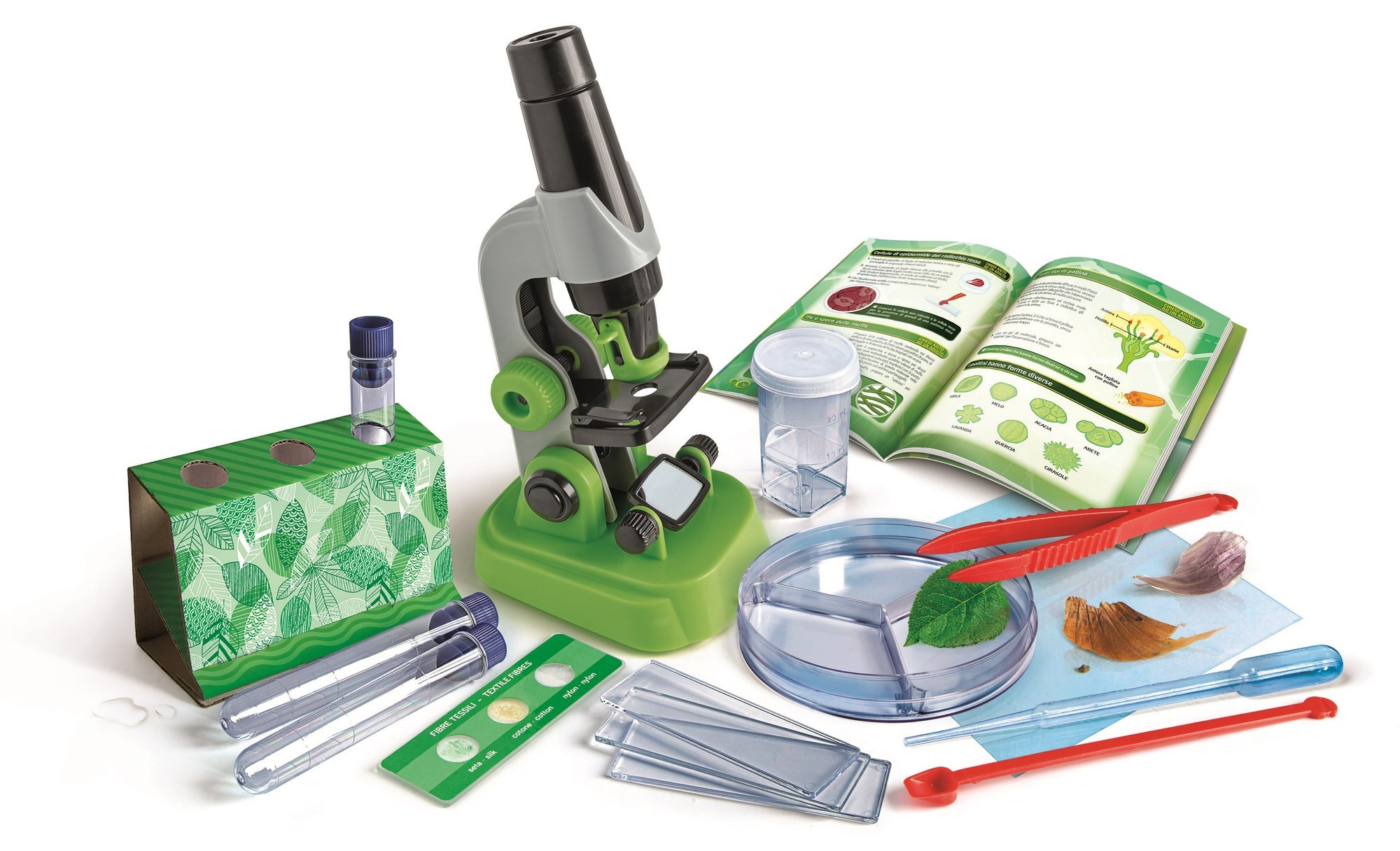 Un kit de microscope vert et gris avec un microscope, une boîte de Pétri, des lames, une pince et un livre éducatif ouvert.