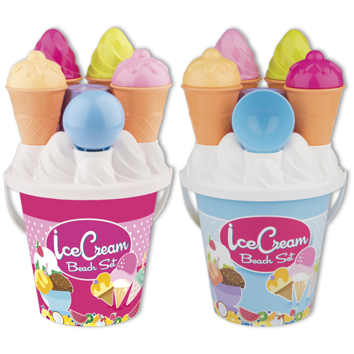 Due set da spiaggia per gelato con coni e paletta su basi bianche.