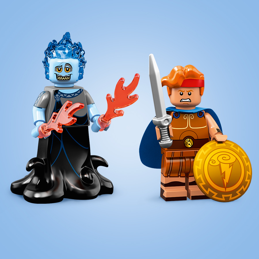 Figure Lego di Ade con fiamme ed Ercole con spada e scudo.