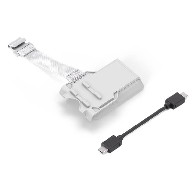 Un supporto grigio con cinghia bianca e cavo USB-C nero su sfondo bianco.