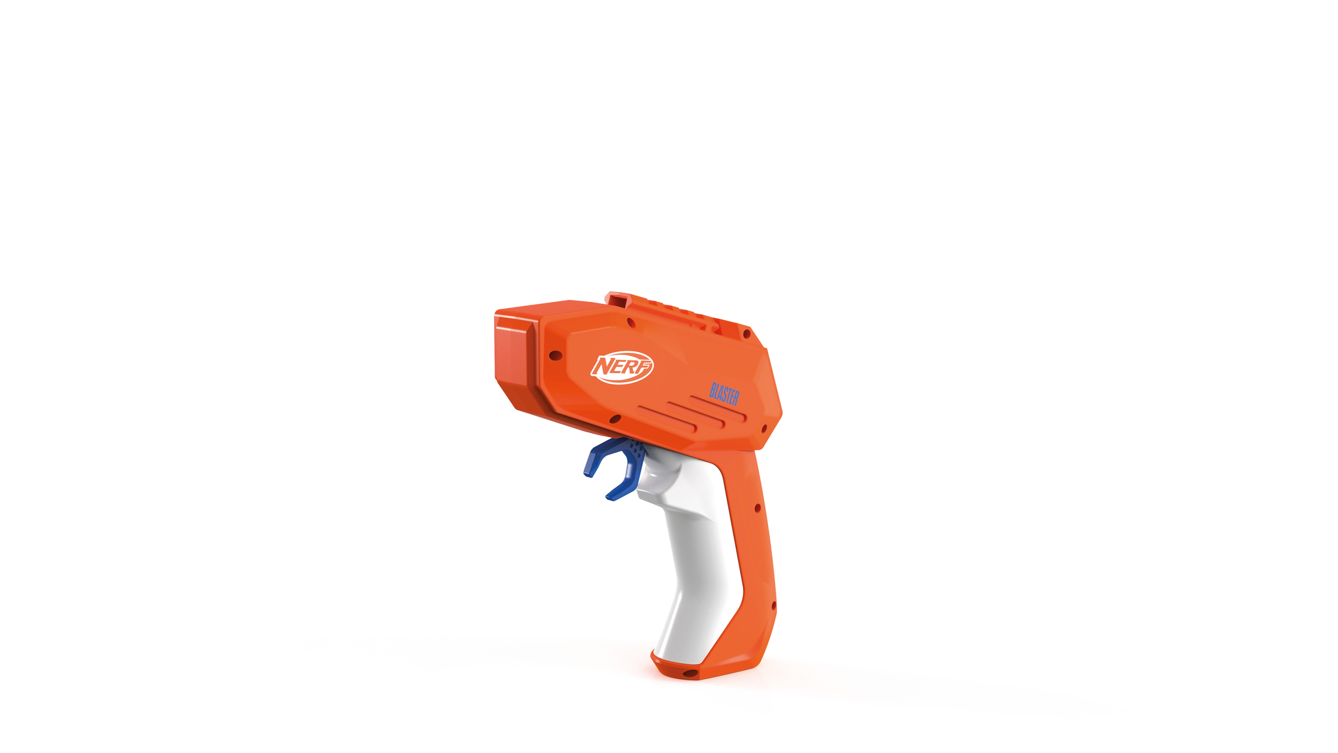 Un Nerf Blaster naranja y blanco con gatillo azul se muestra sobre un fondo blanco, visto desde un ángulo ligeramente elevado.
