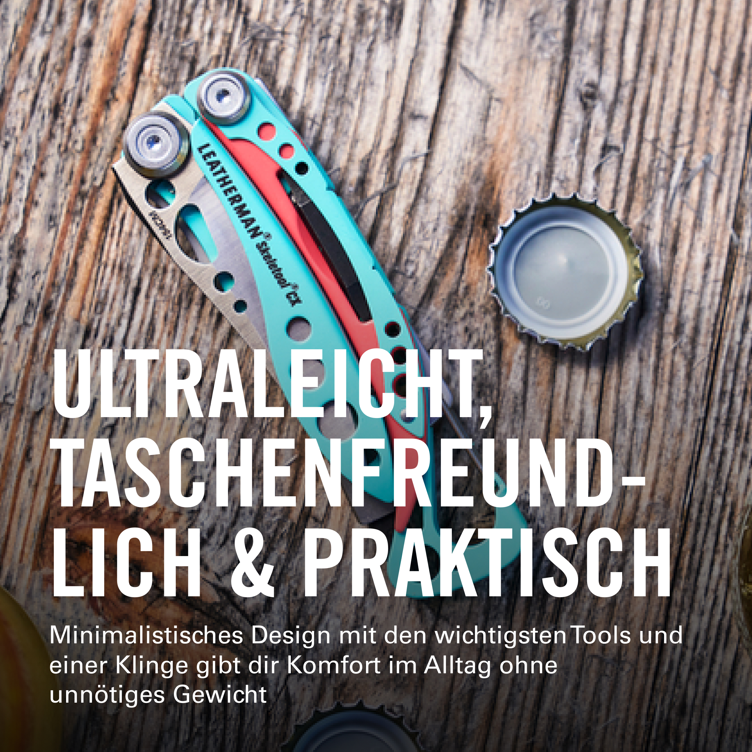 Ein blau-rotes Multitool liegt auf Holz mit einer Flaschenkappe daneben.