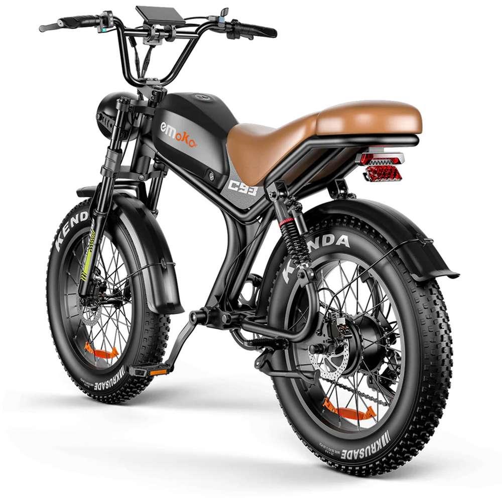 Bicicleta eléctrica negra de llantas anchas con asiento marrón, frenos de disco y suspensión delantera.
