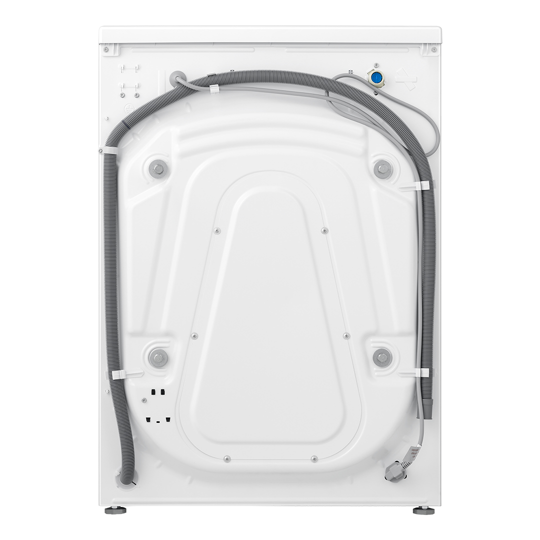 Parte trasera de una lavadora blanca con mangueras y cables.