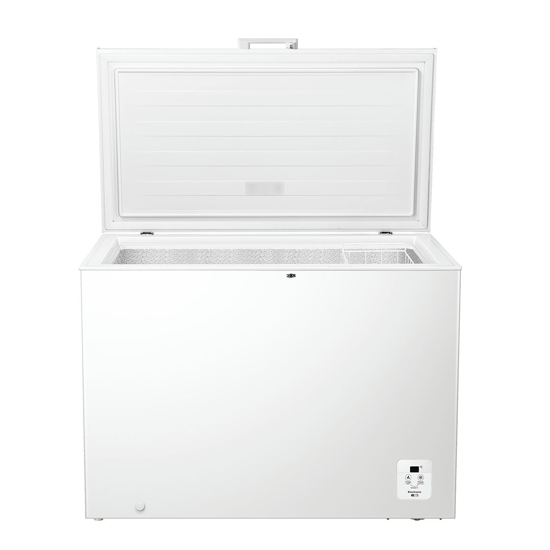 Congelador horizontal blanco con tapa abierta, interior blanco, cesta de alambre.