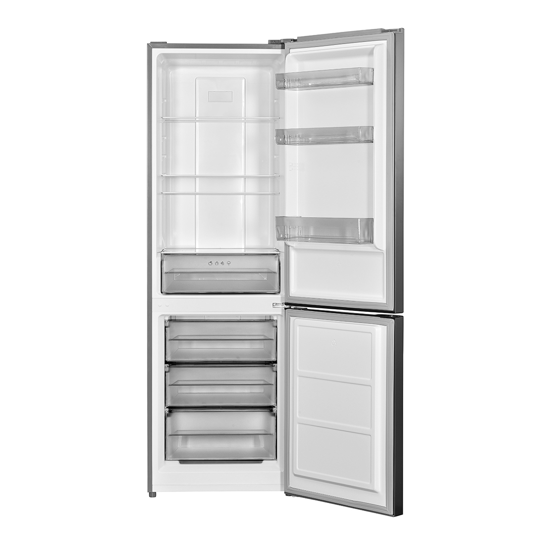 Un refrigerador plateado abierto con múltiples estantes de vidrio y cajones transparentes.