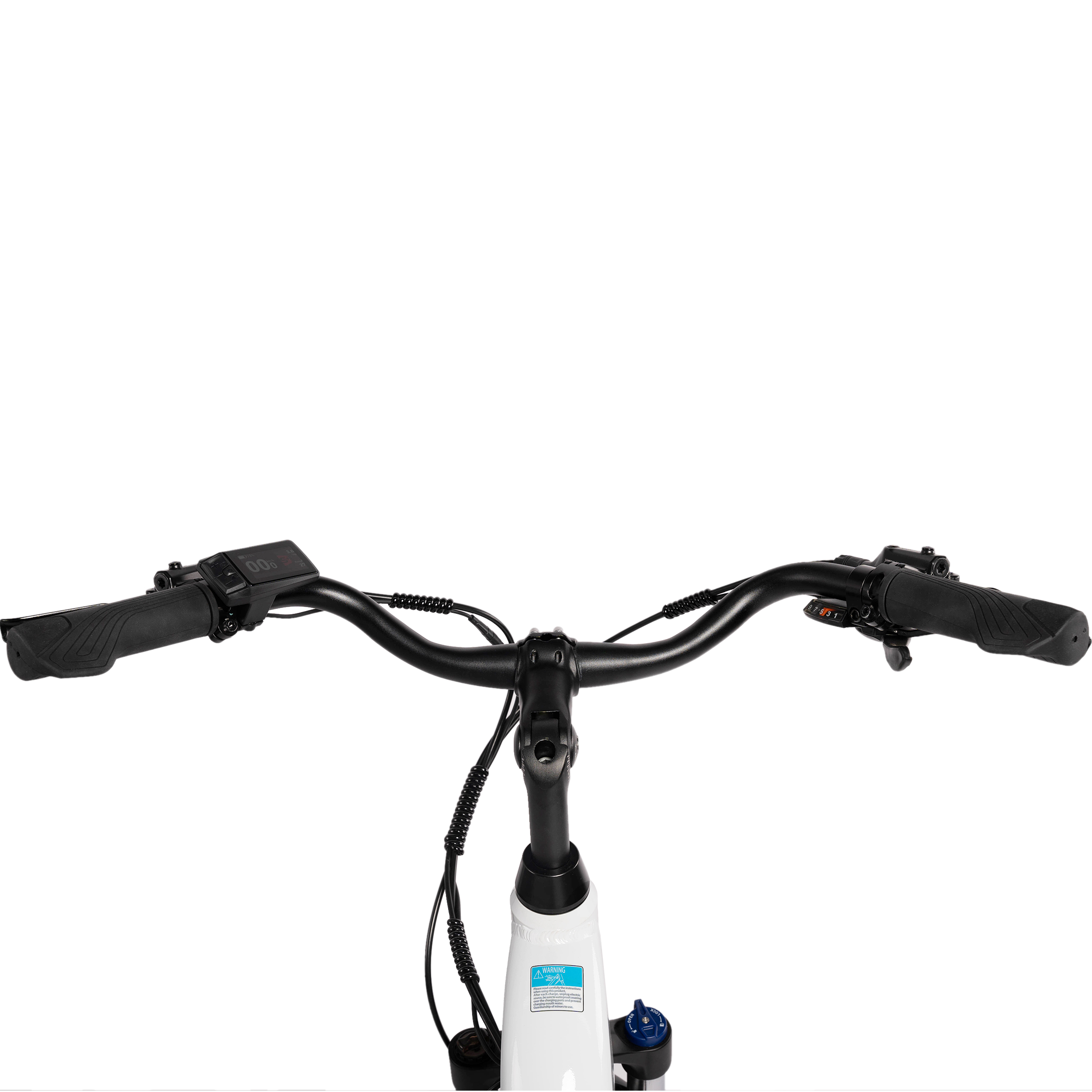 Lenker eines weißen E-Bikes mit Display und Griffen. Warnhinweis auf dem Rahmen.