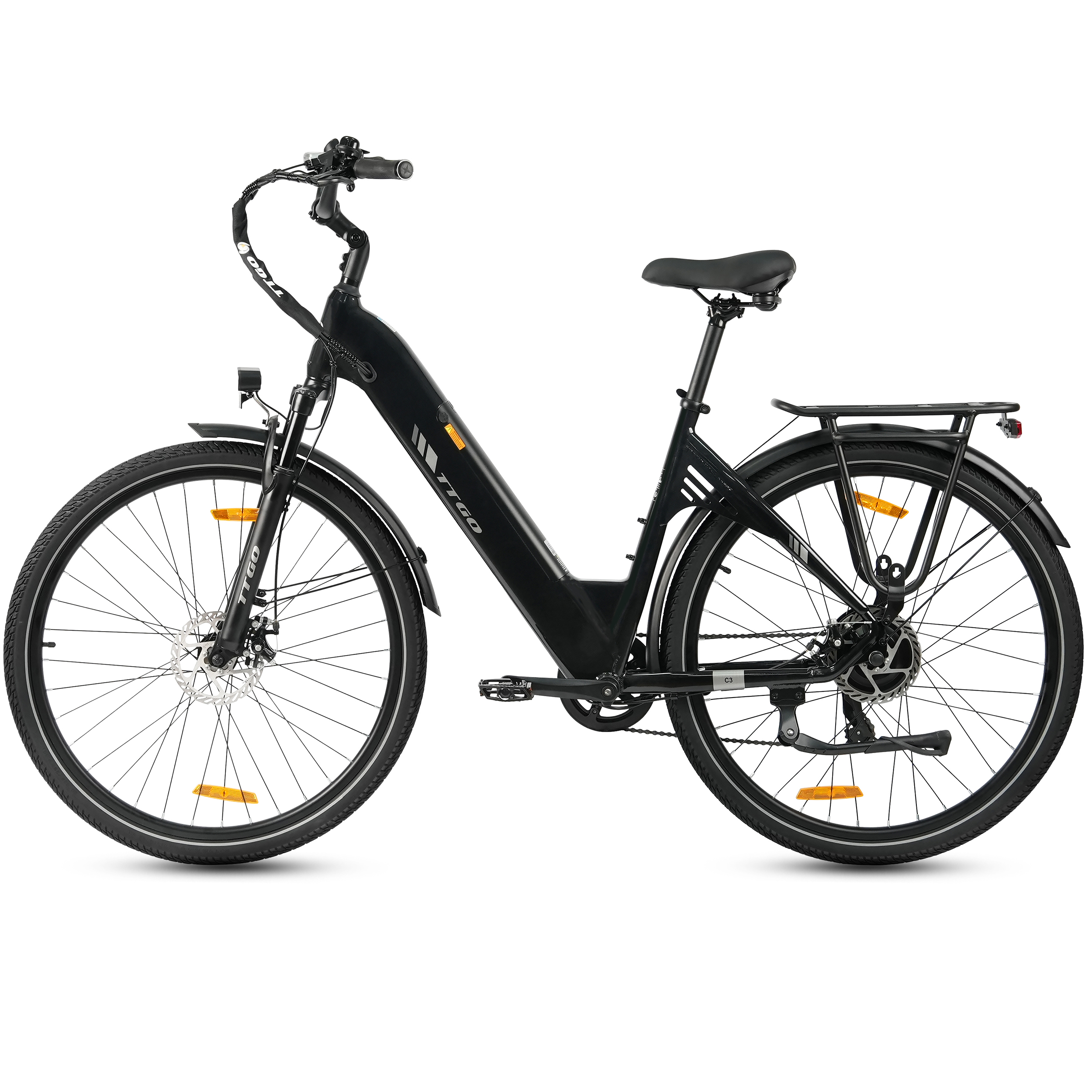 Schwarzes E-Bike mit Gepäckträger, Scheinwerfer und Schutzblechen, freigestellt.