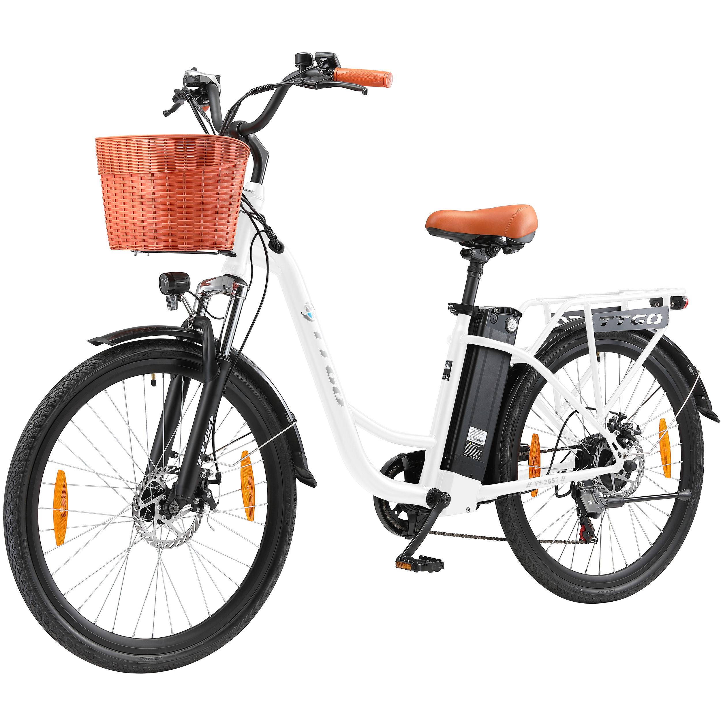 Weißes E-Bike mit orangefarbenem Korb, braunem Sattel und Gepäckträger.