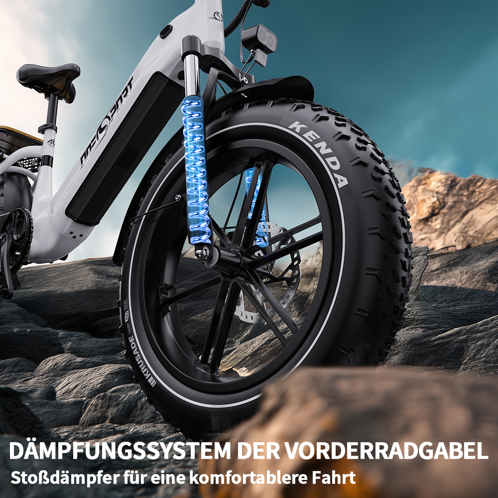 Weiße E-Bike-Vorderradgabel mit blauen Stoßdämpfern auf felsigem Gelände.