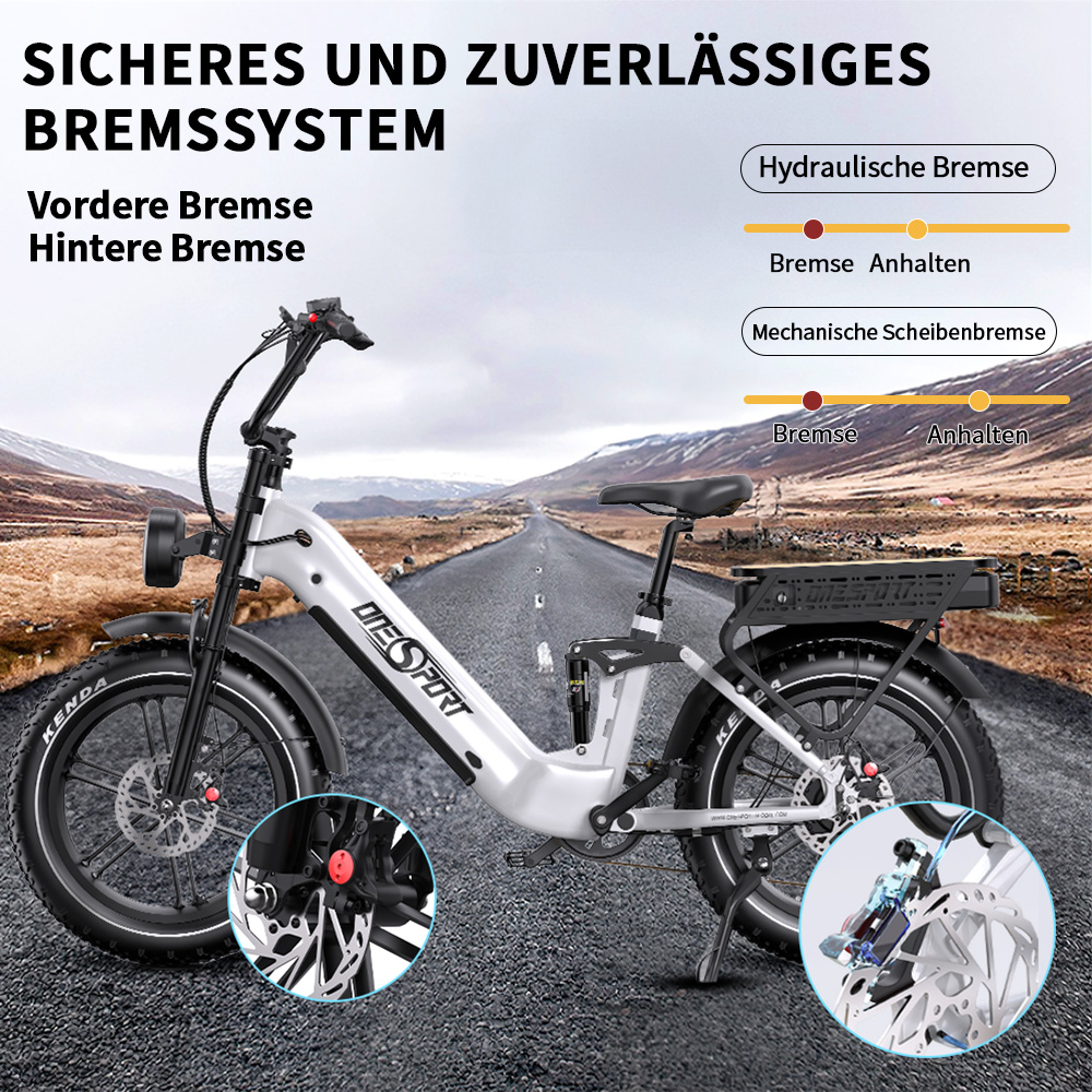 Ein weißes E-Bike mit Scheibenbremsen steht auf einer Straße in bergiger Landschaft.