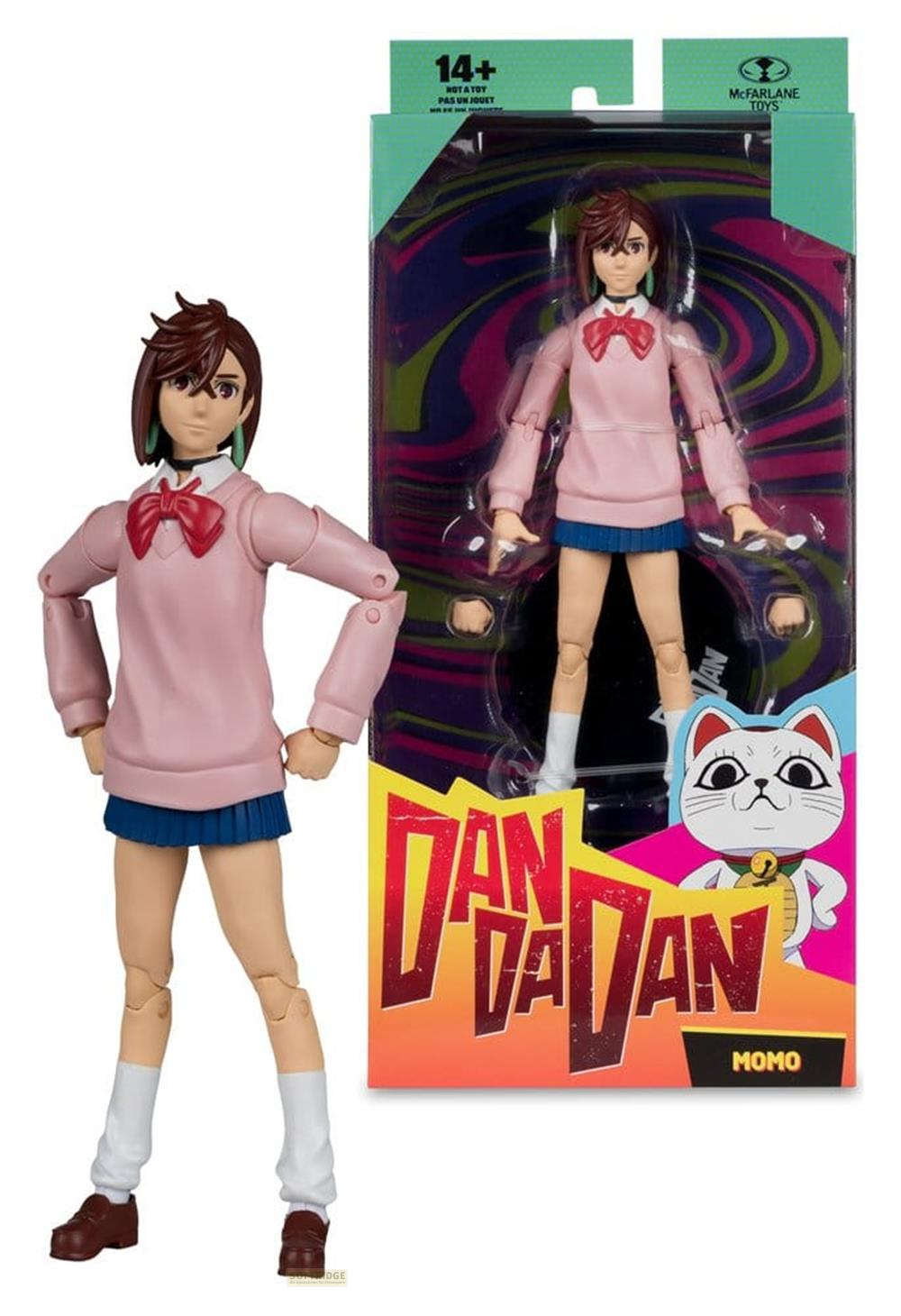 Eine Actionfigur von Momo aus Dandadan in einer rosa Strickjacke und blauem Rock.